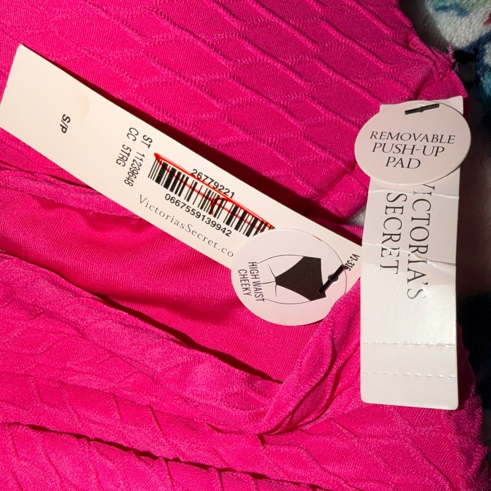 Victoria's Secret Swim 
Twist Push
Up Bikini Top &
High Waisted 
Bikini Bottoms - Picture 4 of 10